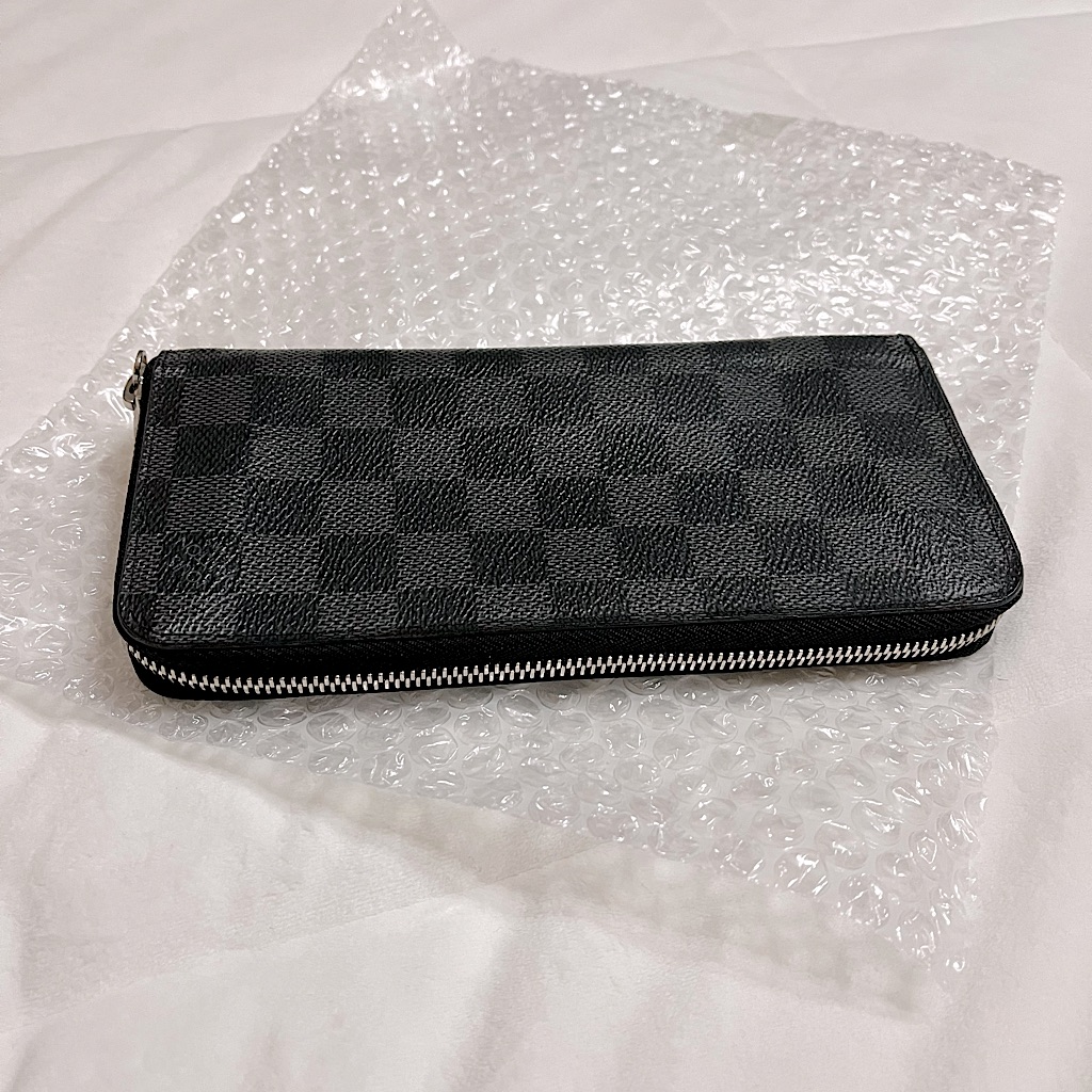 Vintage Louis Vuitton’s Damier Wallet